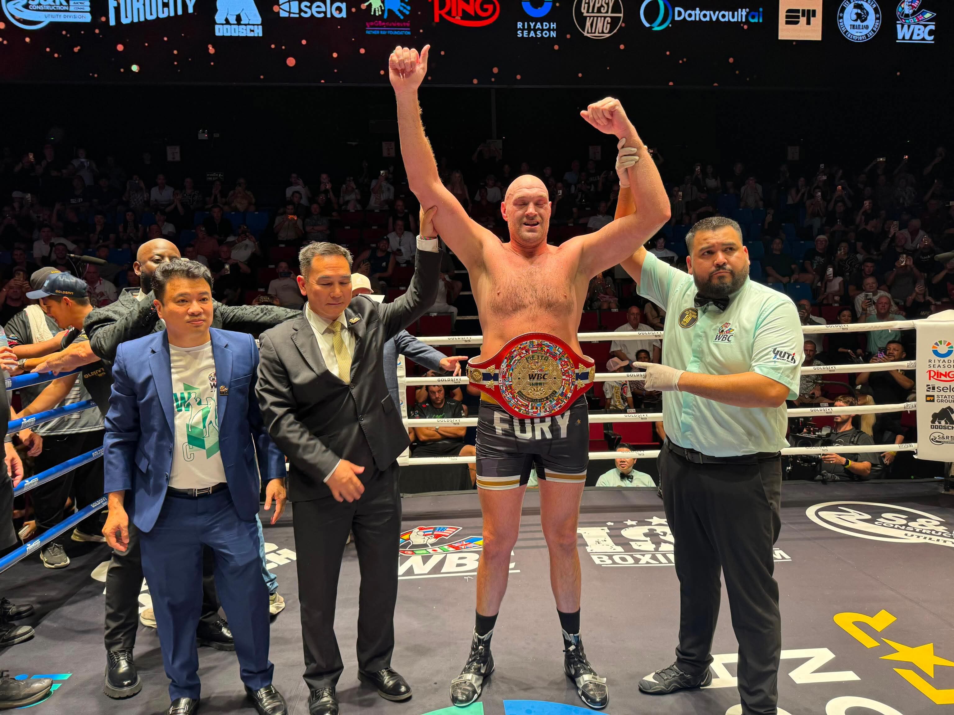 Tyson Fury Dominates Mariusz Wach in Thailand Tune-up